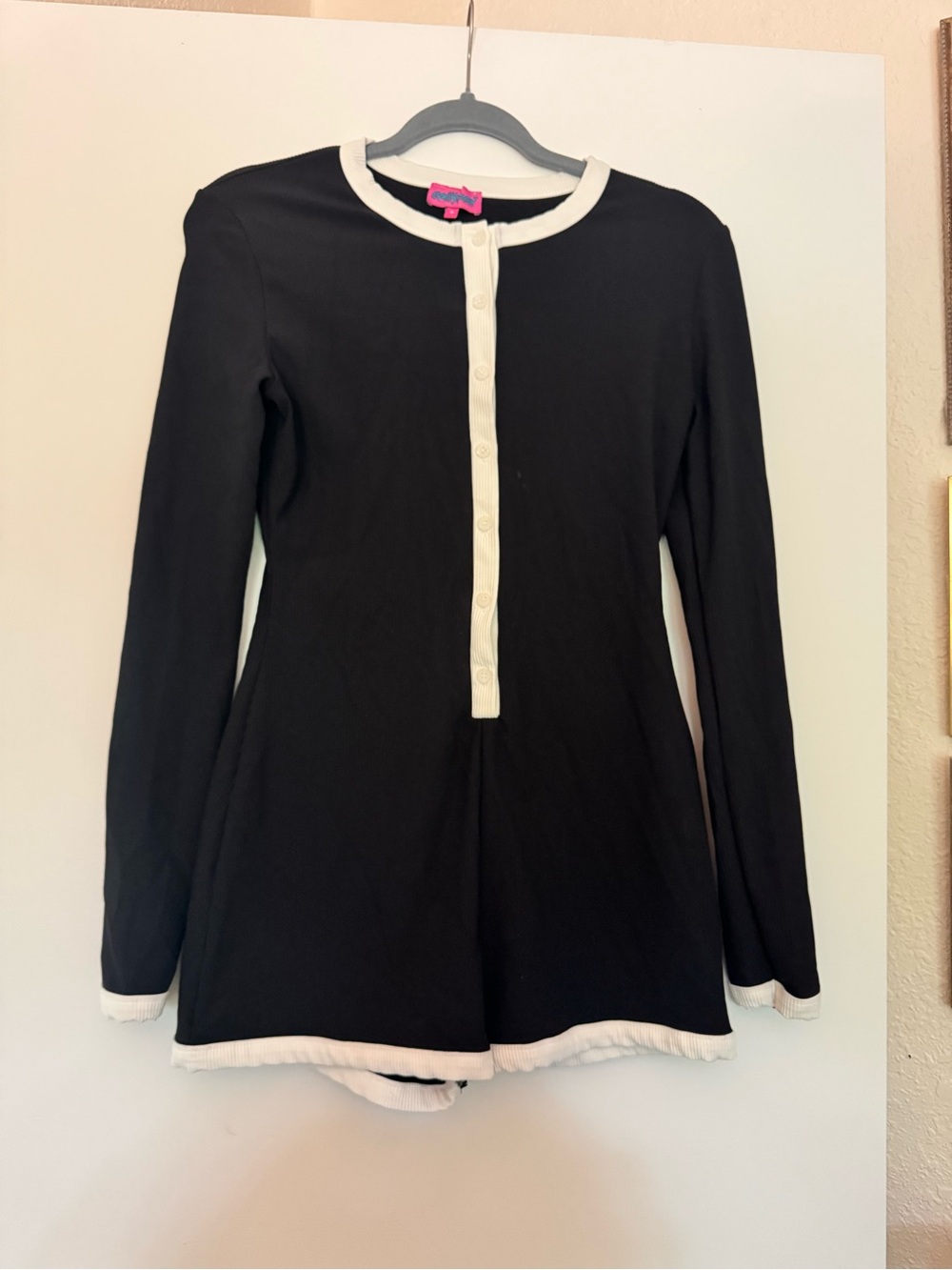 Edikted Pepper Contrast Sleeve Top with White Trim